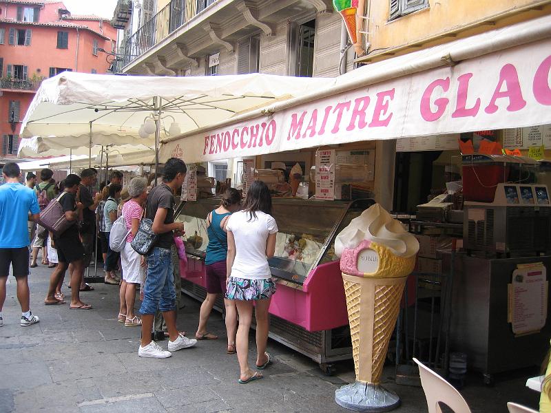 Vielle Ville Nice (4).JPG - Fenocchio - the best ice cream in town.  I tried cactus flavor, delicious!